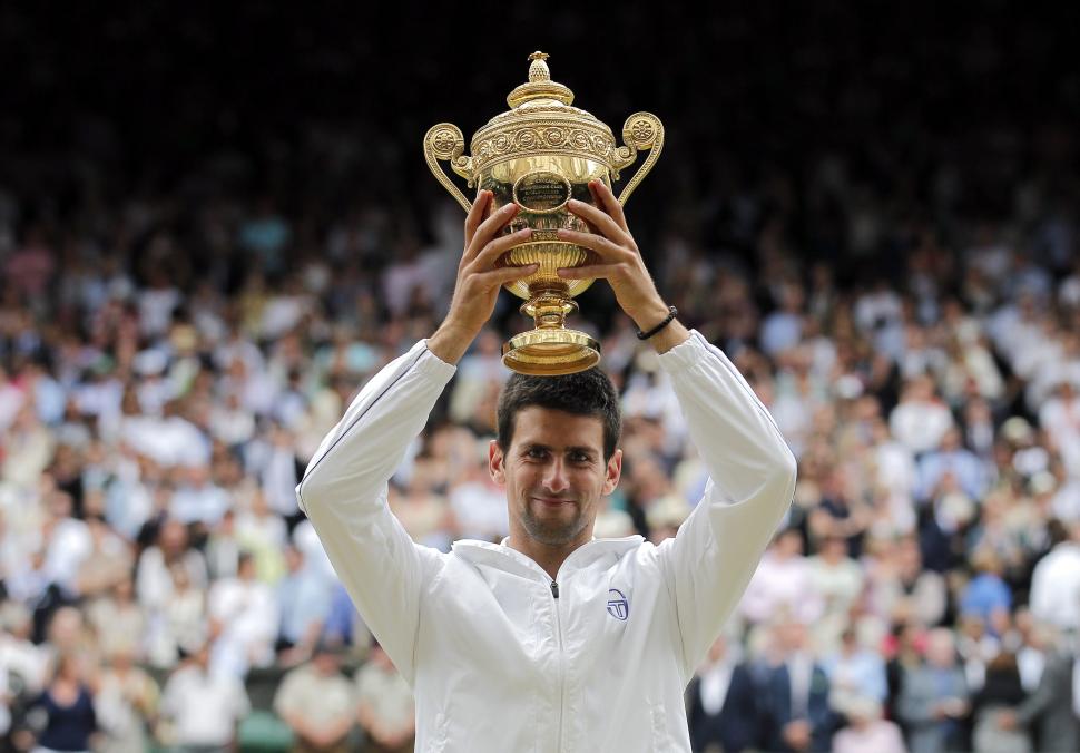 Novak Djokovic a câştigat în premieră titlul la Wimbledon