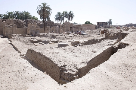 Poartă din piatră veche de 2.700 de ani, descoperită la Karnak, în Egipt