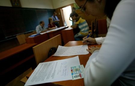 Statul a cheltuit 240 de milioane de euro pentru elevii care au dat bacalaureatul în 2011