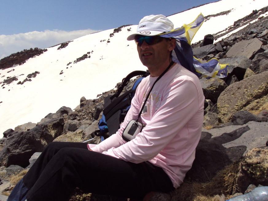 Doi români pe biciclete au cucerit vârful Ararat (5160 m) 100530