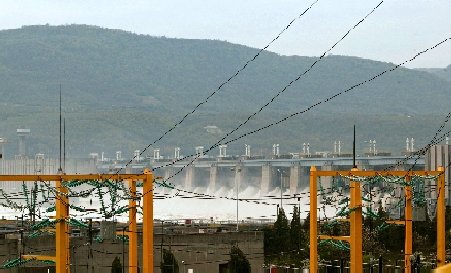 Producţia de energie din hidrocentrale a crescut cu 3% în 2011