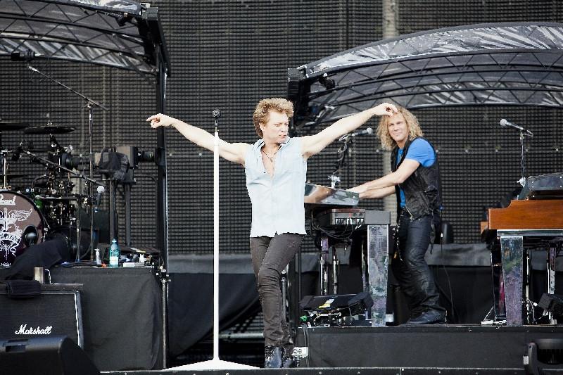 Cele mai reuşite fotografii de la concertul Bon Jovi din Piaţa Constituţiei 100952