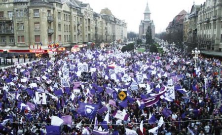 Peste 3.000 de bănăţeni au protestat faţă de retrogradarea echipei Poli Timişoara