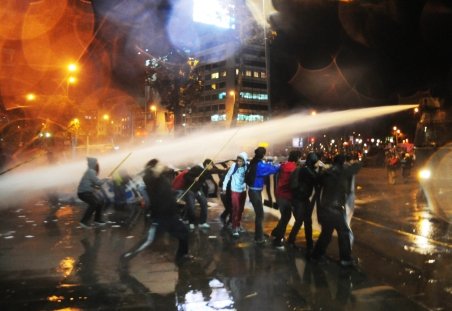 Santiago. Mii de chilieni din sectorul minier s-au bătut cu poliţiştii