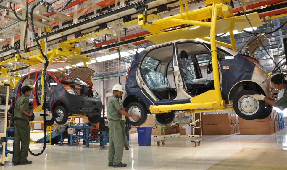 Cea mai ieftină maşină din lume atacă pieţele din Asia de sud-est. Tata îşi deschide fabrică în Indonezia