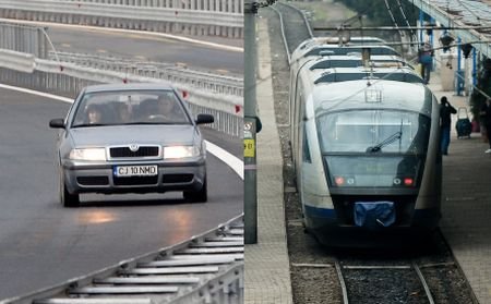 Cu trenul sau maşina? Cum ajungi mai repede pe litoralul românesc