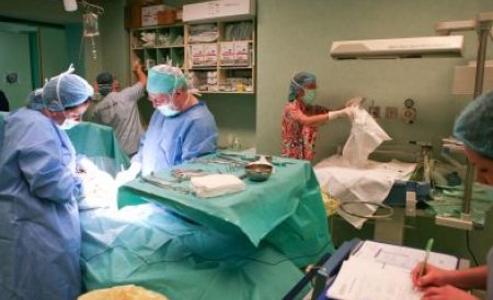 Operaţie în premieră la Iaşi: Geamăn-parazit, înlăturat de medici în a cincea lună de sarcină