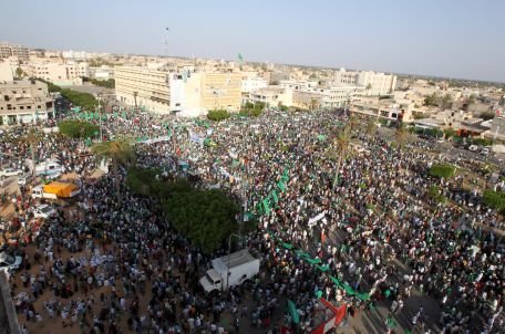 Gaddafi: Cinci milioane de libieni înarmaţi vor merge şi vor elibera oraşele ocupate de rebeli