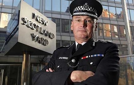 Scandalul News of the World: Şeful Scotland Yard şi adjunctul său au demisionat