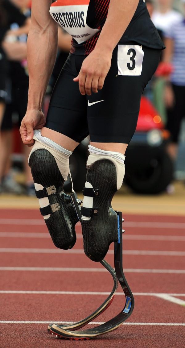 Sportivul cu proteze de carbon în locul picioarelor, Oscar Pistorius, s-a calificat la CM de atletism 101831