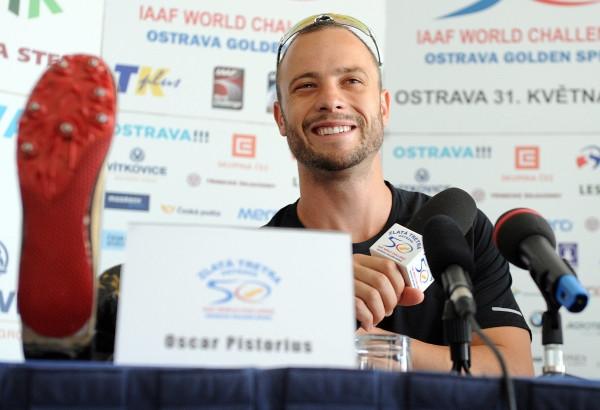 Sportivul cu proteze de carbon în locul picioarelor, Oscar Pistorius, s-a calificat la CM de atletism 101833