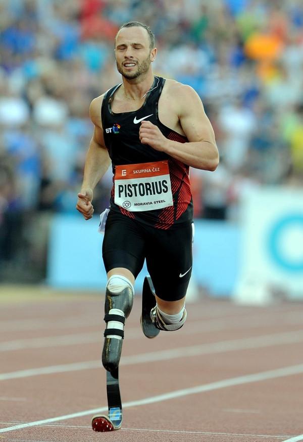 Sportivul cu proteze de carbon în locul picioarelor, Oscar Pistorius, s-a calificat la CM de atletism 101835