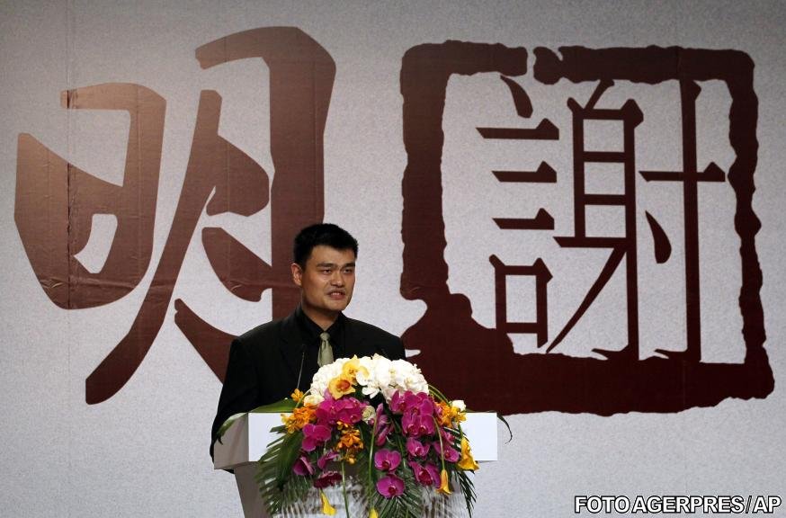 Yao Ming şi-a anunţat oficial retragerea din baschet