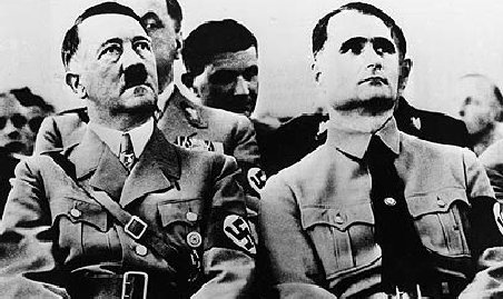 Liderul nazist Rudolf Hess, deshumat şi mutat din cauza pelerinajelor organizate la mormântul său