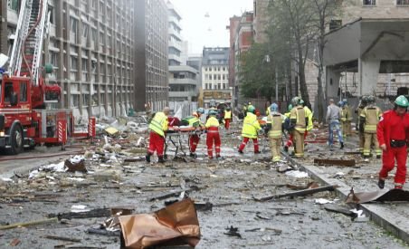 Explozie fără precedent la sediul Guvernului din Oslo: Cel puţin şapte morţi şi zeci de răniţi