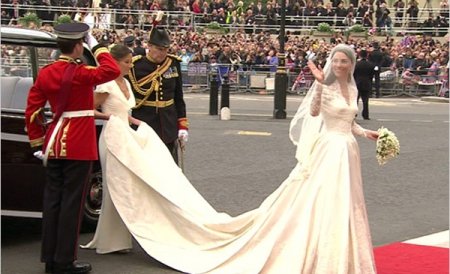 Rochia de mireasă a ducesei de Cambridge va fi expusă la Palatul Buckingham