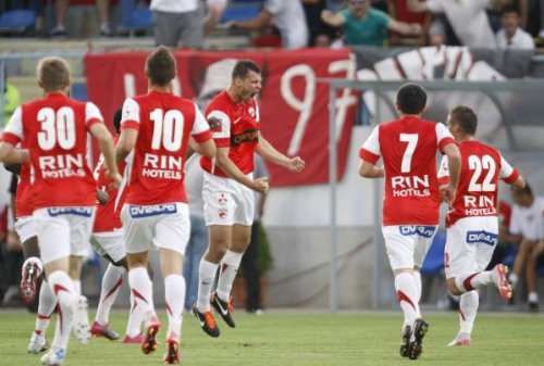 Dinamo şi &quot;U&quot; Cluj au câştigat cu 1-0 partidele cu Târgu Mureş, respectiv Mioveni