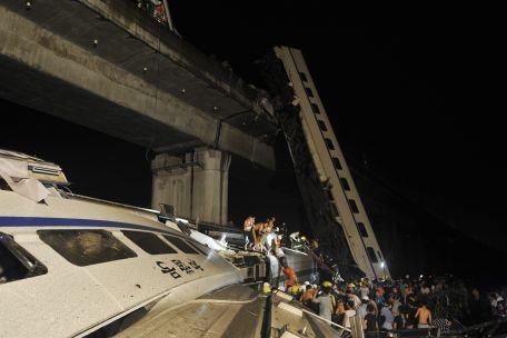 Tren deraiat în China. 11 oameni au murit şi 89 au fost spitalizaţi