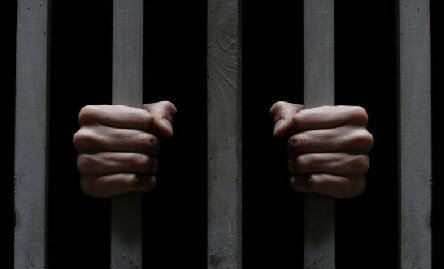 Bătaie între deţinuţii penitenciarului din Ploieşti. Şapte persoane au fost rănite