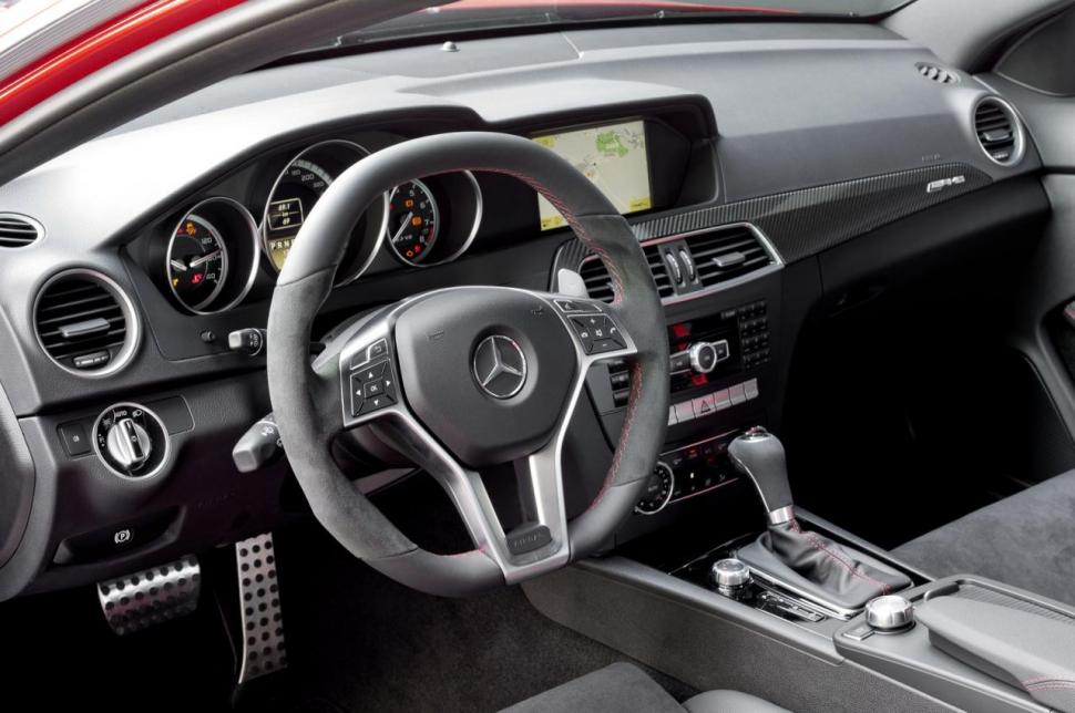 Mercedes anunță cel mai puternic C-Class din toate timpurile: C 63 AMG Coupe Black Series 102326