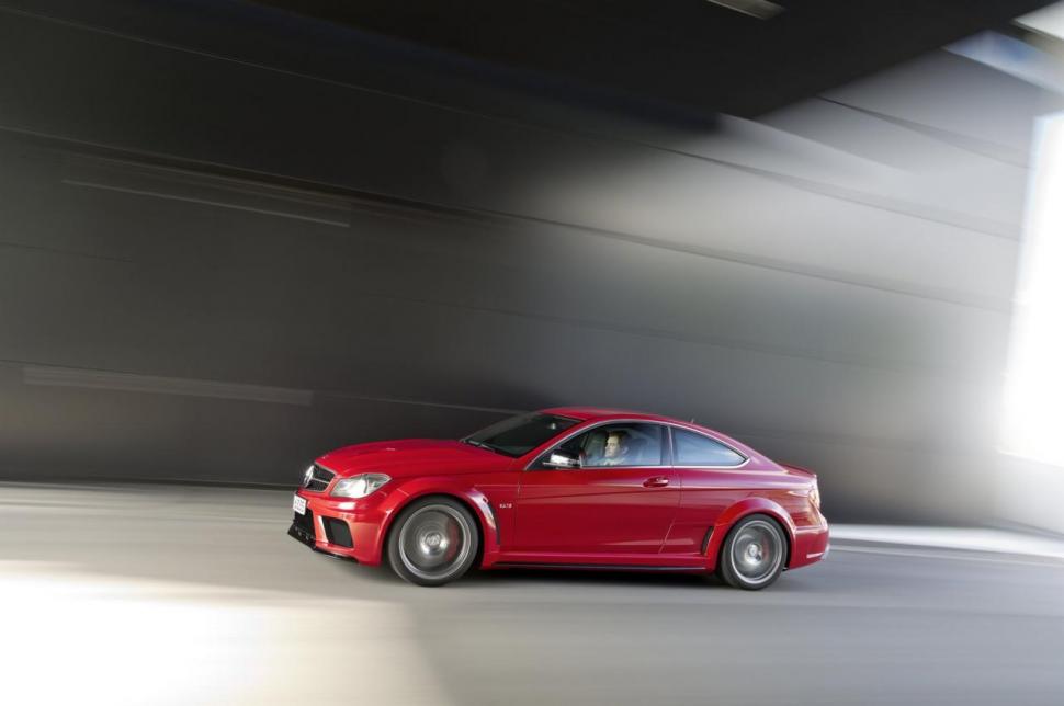 Mercedes anunță cel mai puternic C-Class din toate timpurile: C 63 AMG Coupe Black Series 102331