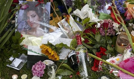Amy Winehouse a fost incinerată. Averea artistei este deja disputată