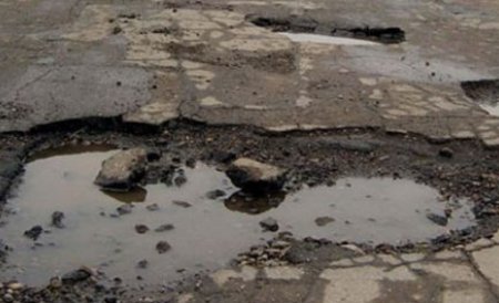 Infotrafic. Două drumuri naționale din Vrancea s-au surpat din cauza ploilor