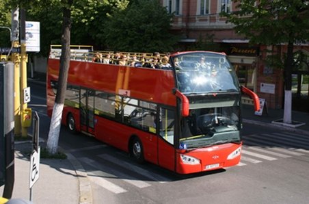 Autobuze supraetajate pentru vizitarea obiectivelor turistice din Bucureşti