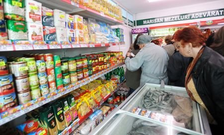 Guvernul a aprobat &quot;Coşul de solidaritate&quot;: Pensionarii vor putea cumpăra alimente la preţuri reduse