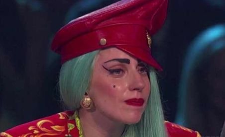 Lady Gaga a plâns în platoul unui concurs de talente