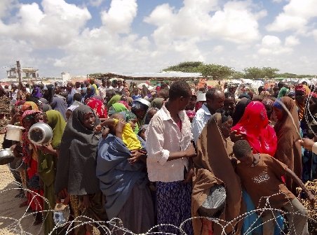 Criza se adânceşte în Somalia. După război şi foamete, refugiaţii sunt loviţi de ploi torenţiale
