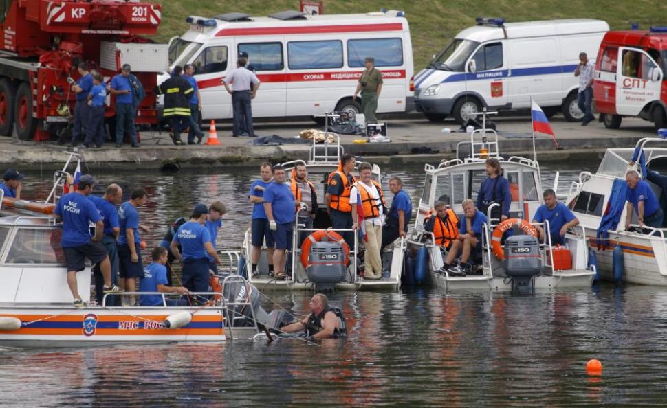 O barcă s-a scufundat pe râul Moscova. Nouă persoane au murit 103008