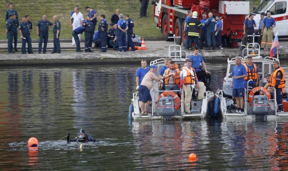 O barcă s-a scufundat pe râul Moscova. Nouă persoane au murit 103011