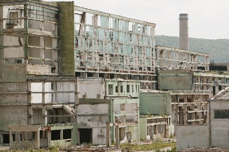 Criza bunurilor de larg consum în România: 12 fabrici închise, peste 1.000 de oameni disponibilizaţi