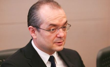 Emil Boc: Majorările salariale au fost prevăzute pentru 1 ianuarie 2012