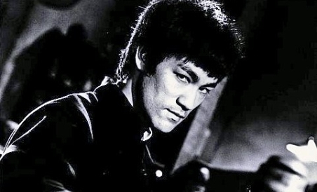 13 obiecte ce i-au aparţinut lui Bruce Lee vor fi scoase la licitaţie