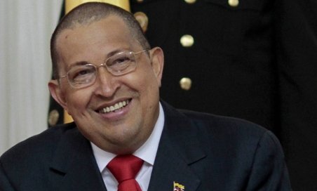 Hugo Chavez a apărut chel la o şedinţă a Guvernului, din cauza chimioterapiei
