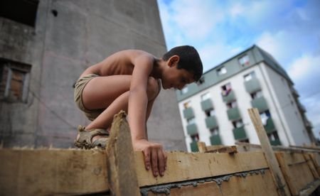 Reportaj AFP despre &quot;marele zid ţigănesc&quot; din Baia Mare: Locatarii se simt ca la închisoare