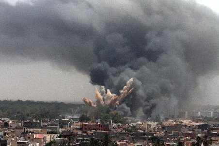 Guvernul libian acuză NATO că a bombardat ţinte civile în Zlitan