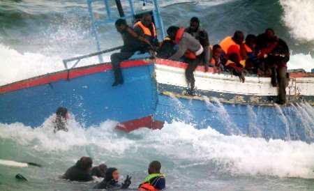 Cadavrele a 100 de imigranţi, aruncate în mare pe drumul dinspre Libia spre Italia