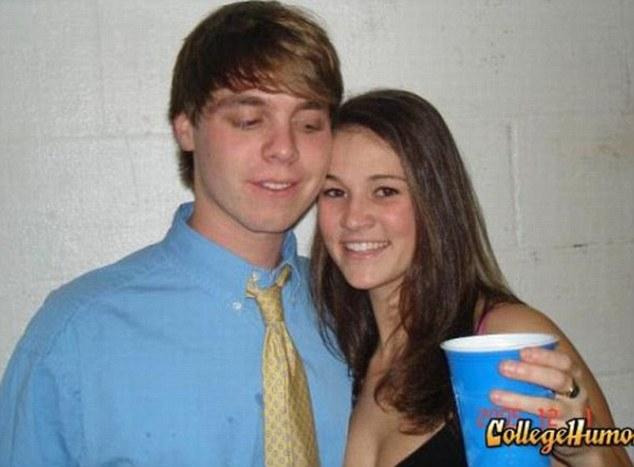 Nu le-ar fi ruşine! Foto cu bărbaţi care se uită în decolteul femeilor 103546