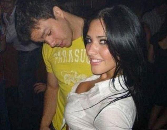 Nu le-ar fi ruşine! Foto cu bărbaţi care se uită în decolteul femeilor 103547