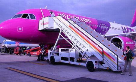Poveste de amor între un pilot Wizz Air şi un controlor de trafic. Vezi convorbirea dintre cei doi