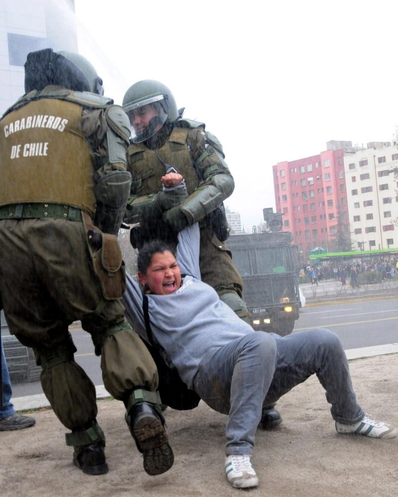 Proteste în Chile: Ciocniri violente între studenţi şi forţele de ordine 103616