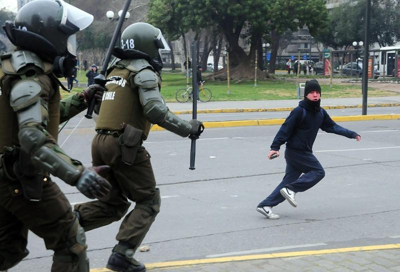 Proteste în Chile: Ciocniri violente între studenţi şi forţele de ordine 103618