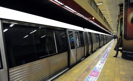 Un bărbat s-a aruncat în faţa trenului în staţia de metrou Titan