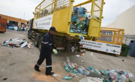 Bucureştenii produc 12.000 tone de deşeuri într-o singură lună 