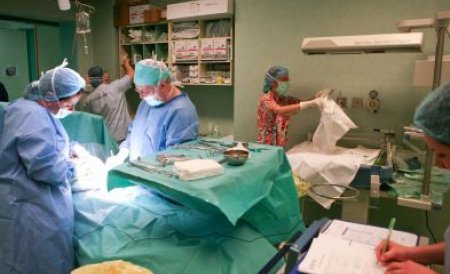 Spitalul din Târgu Mureş nu mai are bani. Copiii sunt trimişi în străinătate pentru operaţii