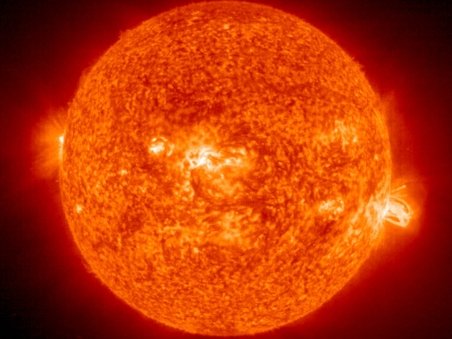Exploziile solare, de 10 milioane de ori mai puternice ca un vulcan. Soarele are un maxim de activitate în acest an