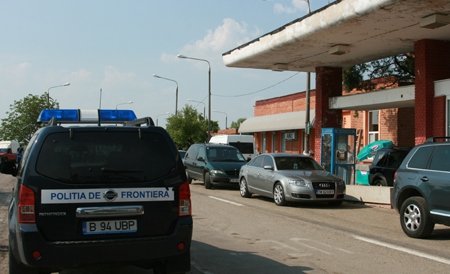 Percheziţii în judeţul Botoşani. Nouă vameşi şi trei civili au fost arestaţi